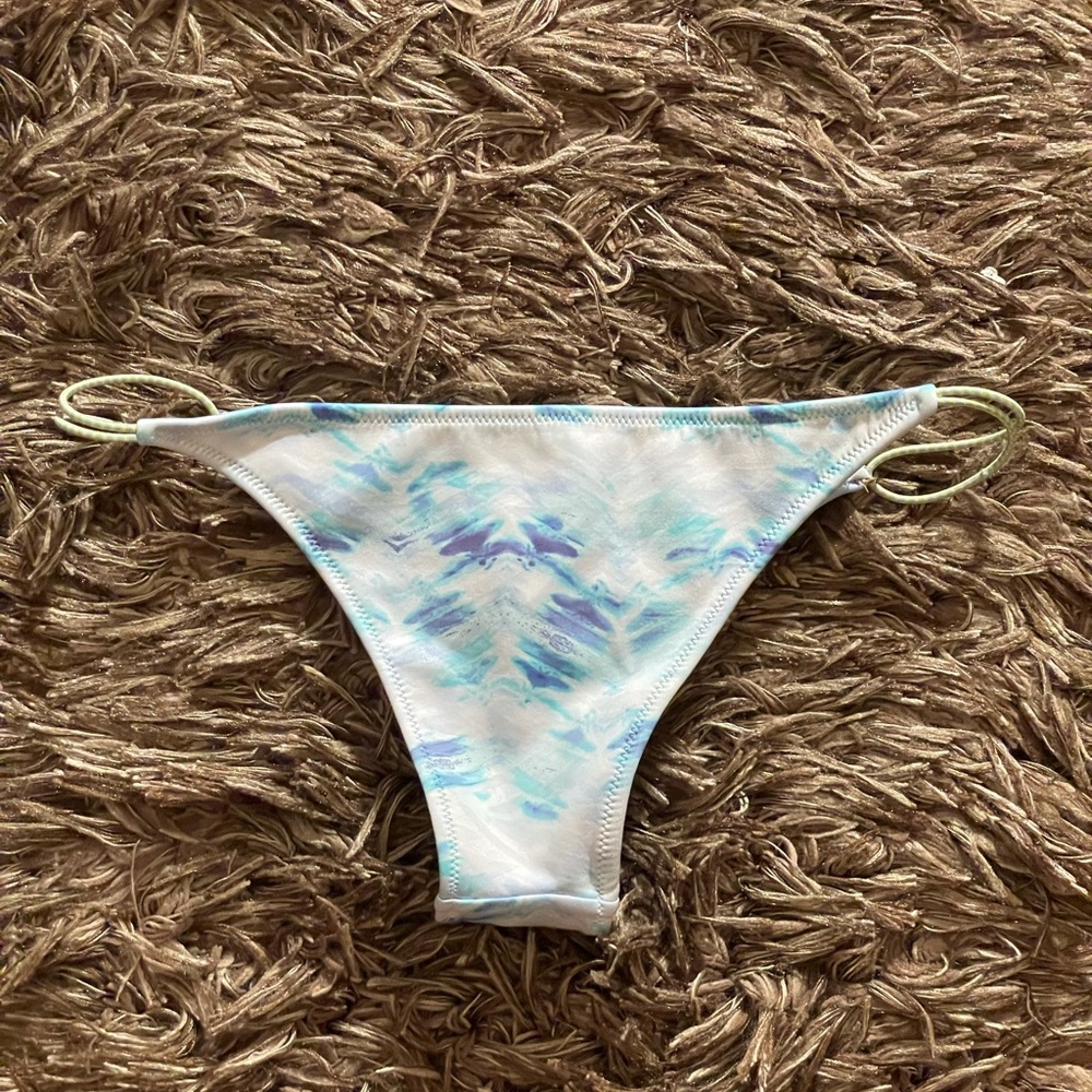 Victoria’s Secret Swimsuit - Picture 6 of 7